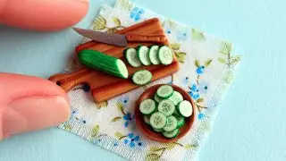 Миниатюрные огурцы в разрезе, деревянная дощечка🥒Cutaway miniature cucumbers, wooden plank🌿