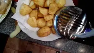 КАРТОФЕЛЬ И РЫБКА ВО ФРИТЮРЕ)