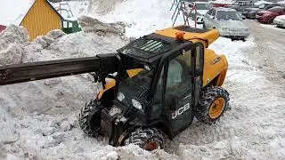 Loading of bulk snowballs by JCB telescopic loader