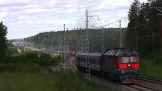 Тепловоз ТЭП70-0184 с поездом Костомукша - Москва, участок Лосево-1 - Петяярви, Ленобласть.