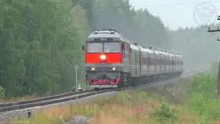 Скорый поезд №34 Москва - Сыктывкар на перегоне в дождь!