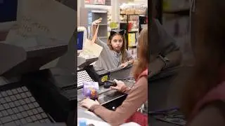 ❌ нервный покупатель или неопытный кассир? Что думаете? 