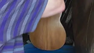 Первое покрытие гитары лаком по тону из пульверизатора(видео 1025).