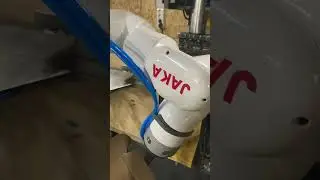 Оператор настольного гибочного станка