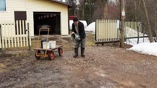 Засыпаю грязь на дороге!