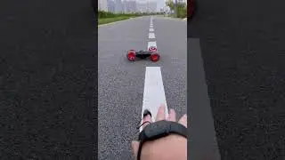 This RC car can perform these moves—gesture control makes it easy to master!