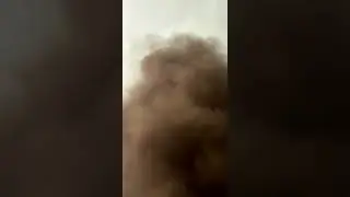 Пыльная буря накрывает Су Фолс США, Южная Дакота.