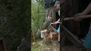 Мастер в деле :) Топор весит 3 кг.