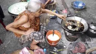 Fried Mung Bean Cake Luang Prabang Laos Morning Market ขนมจอก ตลาดเช้า หลวงพระบาง ลาว