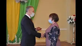 Стаханов. Жевлаков. Глава Администрации г. Стаханова поздравил женщин с праздником.