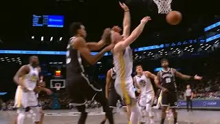 Nic Claxton grabs Brandin Podziemski by the head and throws him to the ground 😳