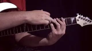 Частая проблема с пальцами у начинающих гитаристов (особенно с длинными пальцами)