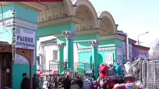 Стихийная торговля на Центральном рынке Симферополя