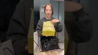 Первые брендовые кроссовки для дочки 😍 