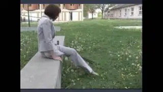 Amputee woman Natalie in Stuttgart on crutches,,,,Женщина-ампутантка Натали в Штутгарте на костылях