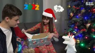 НОВОГОДНЯЯ НОЧЬ Влог 2022 Салют Открываем подарки от Деда Мороза