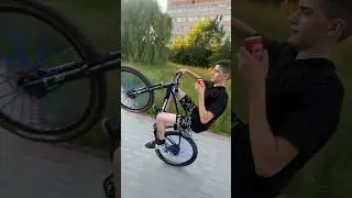 РИСКОВЫЙ ШКОЛЬНИК На велосипеде #shorts
