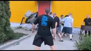 Момент удара по ТЦ Галактика снял донецкий волонтёр.