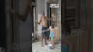 Padre cubano muestras en las peligrosas condiciones de derrumbe como vive con su hijo menor de edad