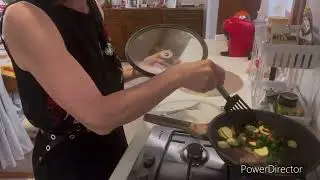 ГОТУЮ ОБІД 😋😋😋🍝🫒🥬🥗…..В ОДНІЙ СКОВОРІДЦІ