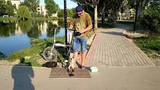 Симферополь / мужик очень круто управляет скелетом ))))