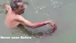 Monkey attack a man on Philippines funny clip