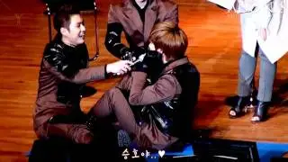 [MBLAQ] G.O - Doing Secret Garden's Sit-ups with Seungho @ 2nd Fanmeeting