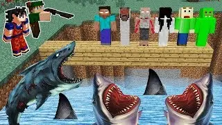 OS MONSTROS CAÍRAM NA PISCINA DE TUBARÕES NO MINECRAFT!! QUEM É O MAIS FORTE?