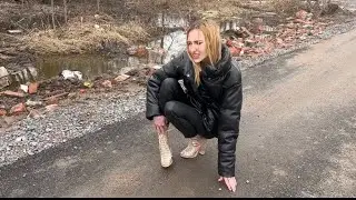 Crush foot, twisted foot, sprained ankle, sprains, sprained foot, high heeled transparent boots