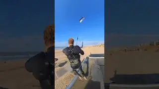 Action of a Crazy Kitesurfer! 😱🤯 Flying around with a Kite! 