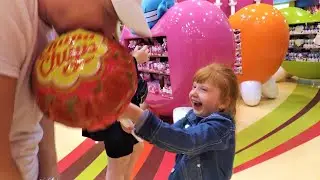 Конфетный магазин. Настя и сладости Shopping in kid's  store
