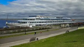 Первый круизный теплоход 