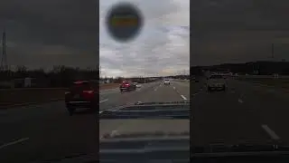 Он станцевал на машине посреди шоссе 🚘🕺🛣️