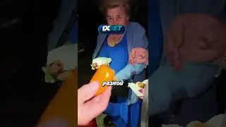 Бабуля набрала полную сумку еды с банкета 😂