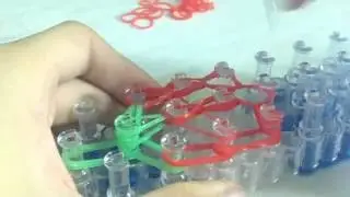 Клубника из резинок на станке Rainbow Loom