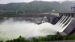05.06.2021 Красноярская ГЭС. Сброс воды. Открыты 4 шлюза.