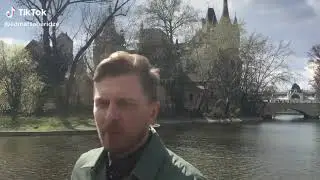 Который, кишит крокодилами?