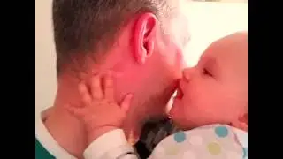 Поля целует папу