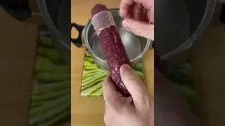 Как быстро почистить колбасу оболочки.
