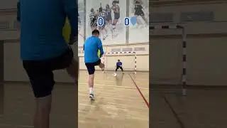 МИША ГУЛЯЕВ ИЛИ ПЕРЧАТКИ С ДОПОЛНЕНИЯМИ: КТО КОГО🧤💥⚽️🤭 #shorts #футбол #football #академиядинамо