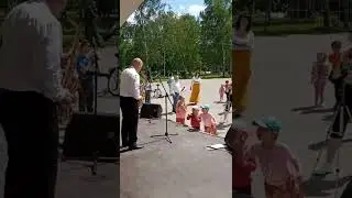 Саксофонист и мыльные пузыри