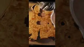 Grain Filling a Guitar With Epoxy - Custom Guitar #woodworking #luthier #guitar