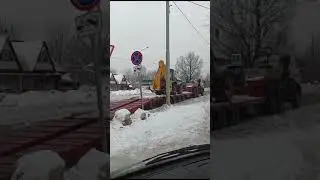 загоняем на тралл JCB 3CX