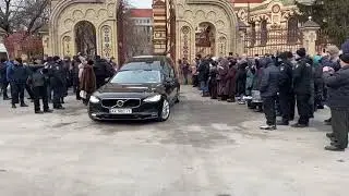В Харькове прошло отпевание Геннадия Кернеса
