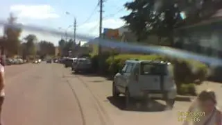 В Торжке девочка перебегала дорогу и врезалась в машину