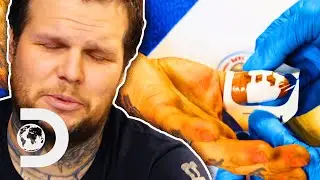 Producer Stitches Deckhand’s Thumb After Accident | Deadliest Catch