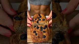 Blueberry banana bread 🤤 Quick, easy & so delishh!