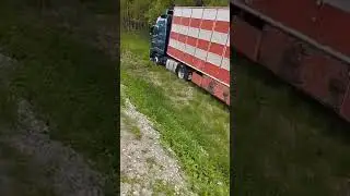 вот как бывает когда водитель отвлекается на телефон