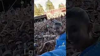 Crowd surfing 🥵