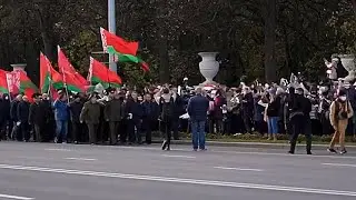 Марш пенсионеров с обратной стороны в Минске